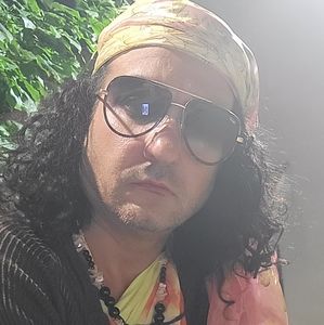 Meet your Posher, Víctor